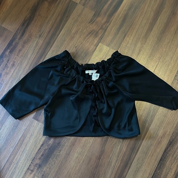 NWT Trina Turk Dance Top, Open, Off the Shoulder, Black Tie Front Size Medium - Picture 1 of 10